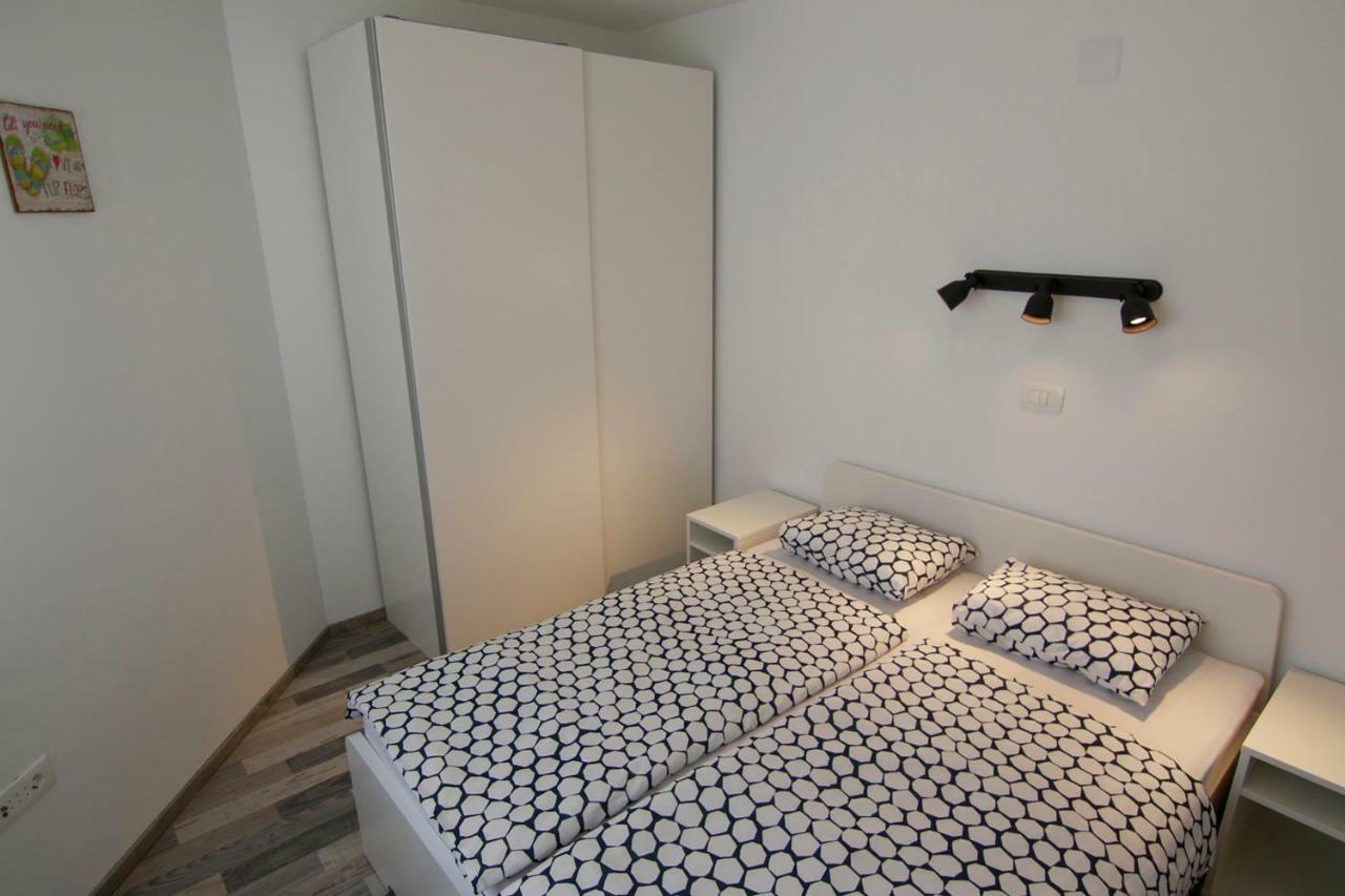 Apartments Luna Novalja Luaran gambar