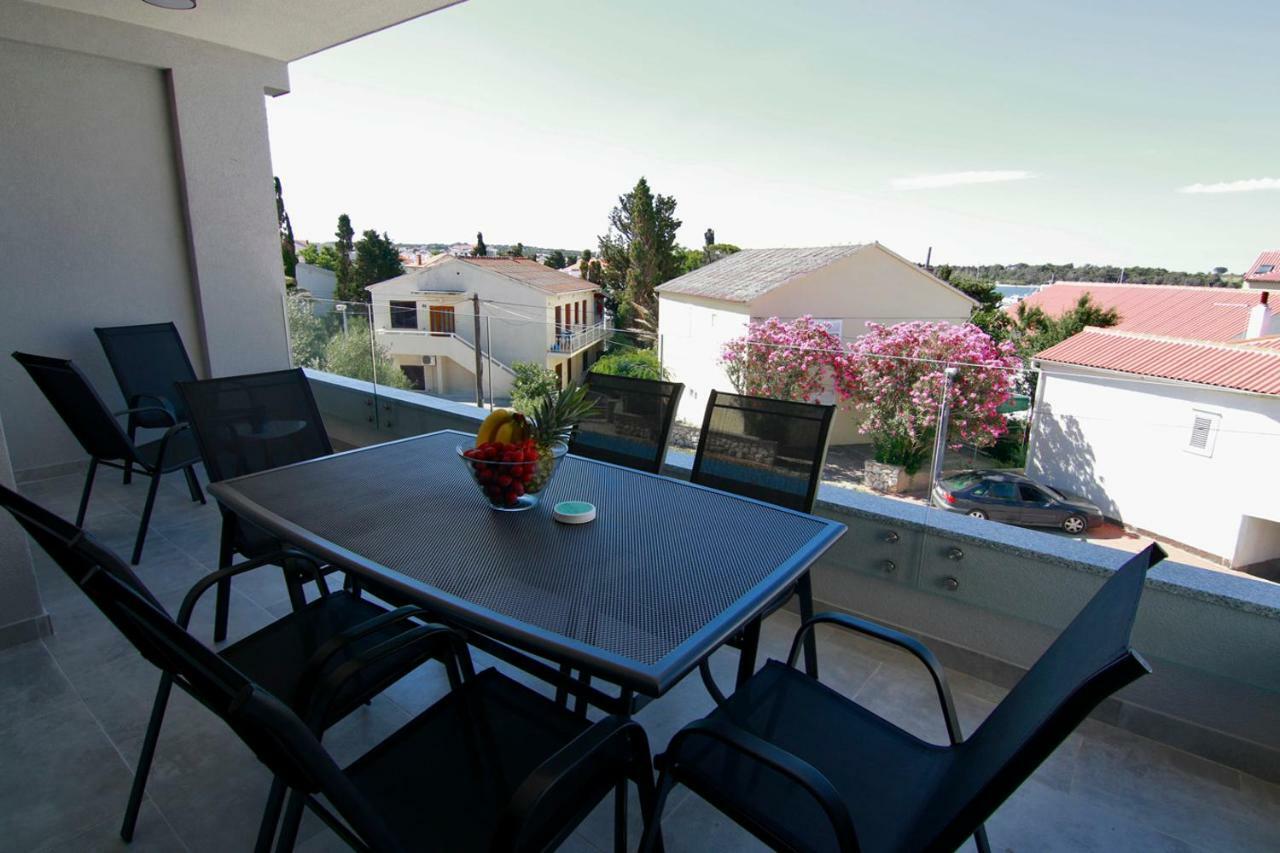 Apartments Luna Novalja Luaran gambar