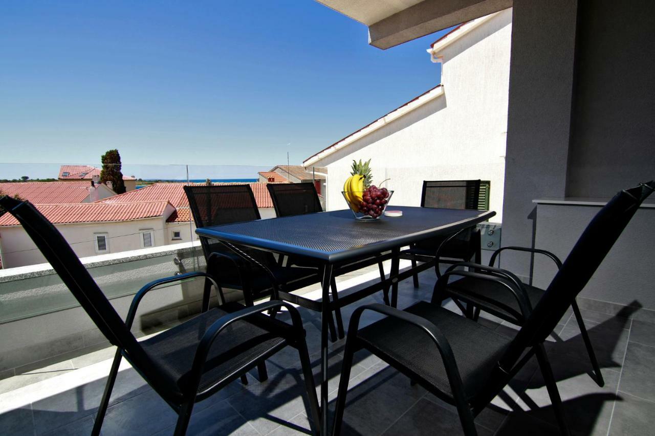 Apartments Luna Novalja Luaran gambar