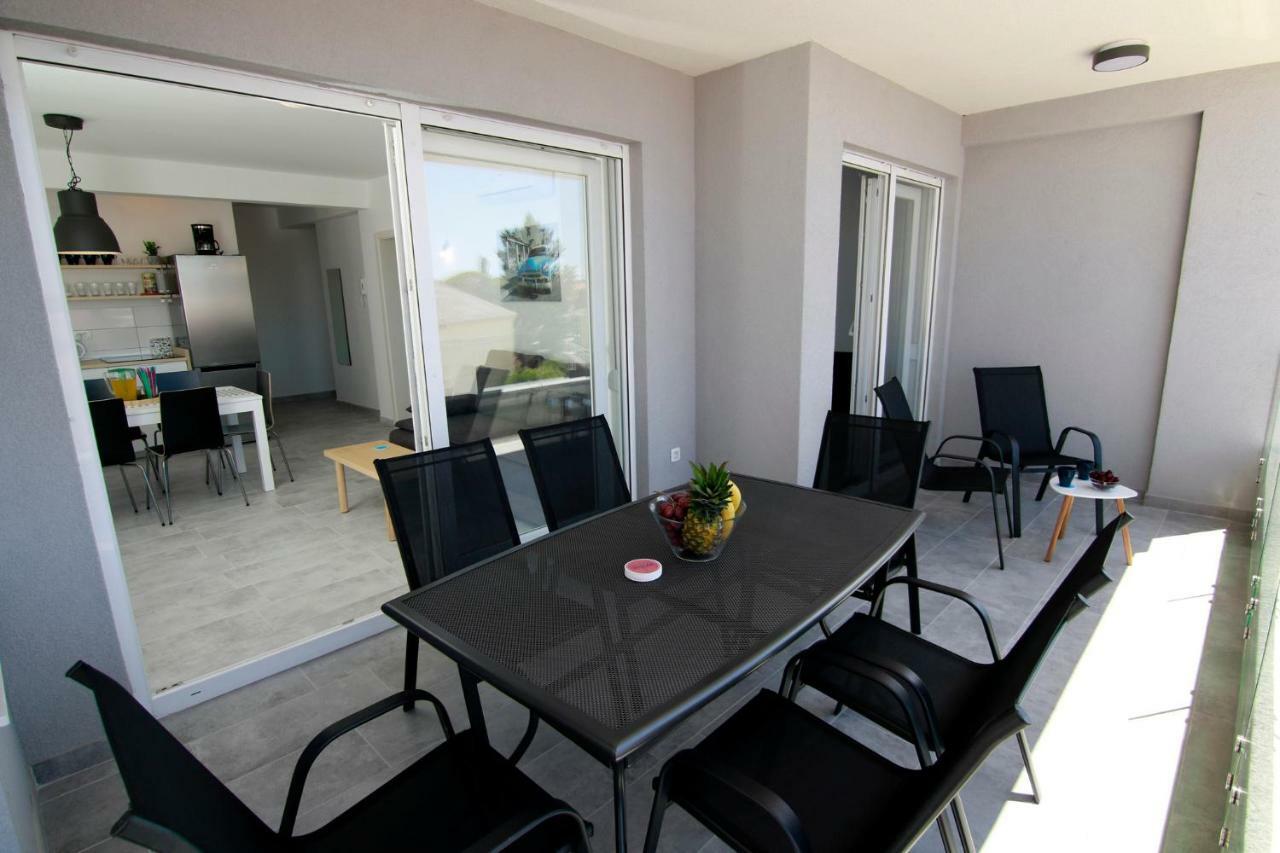 Apartments Luna Novalja Luaran gambar