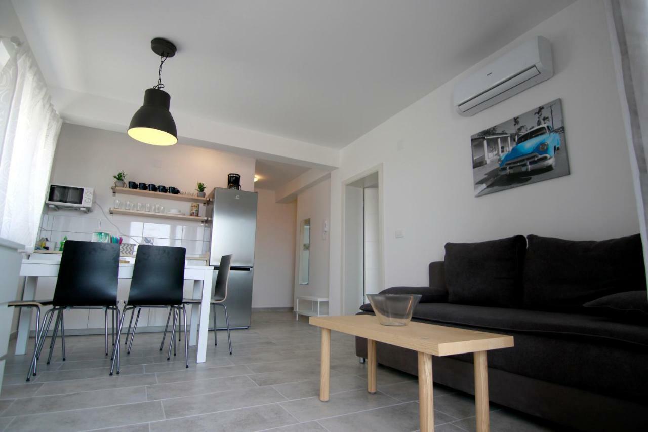 Apartments Luna Novalja Luaran gambar