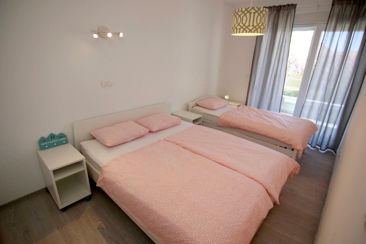 Apartments Luna Novalja Luaran gambar