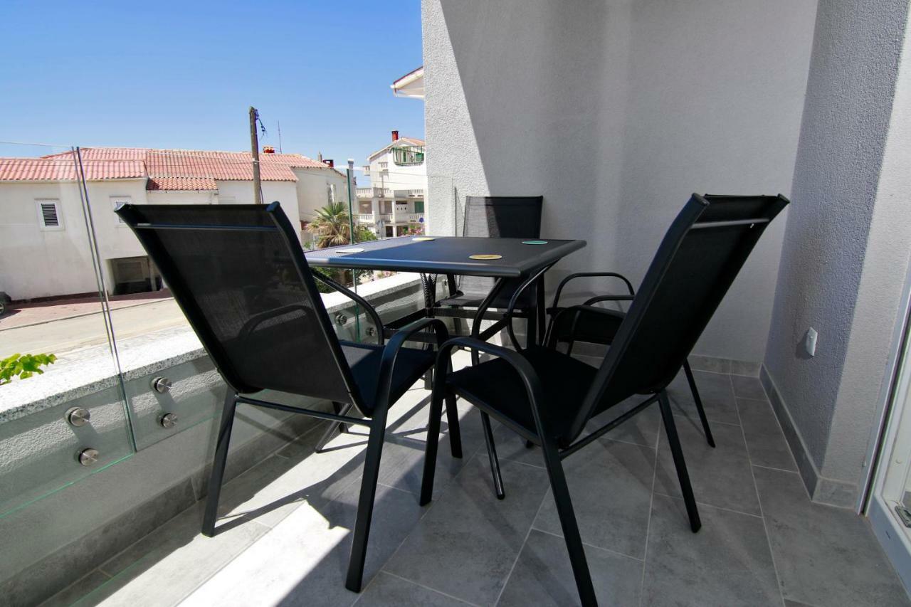 Apartments Luna Novalja Luaran gambar