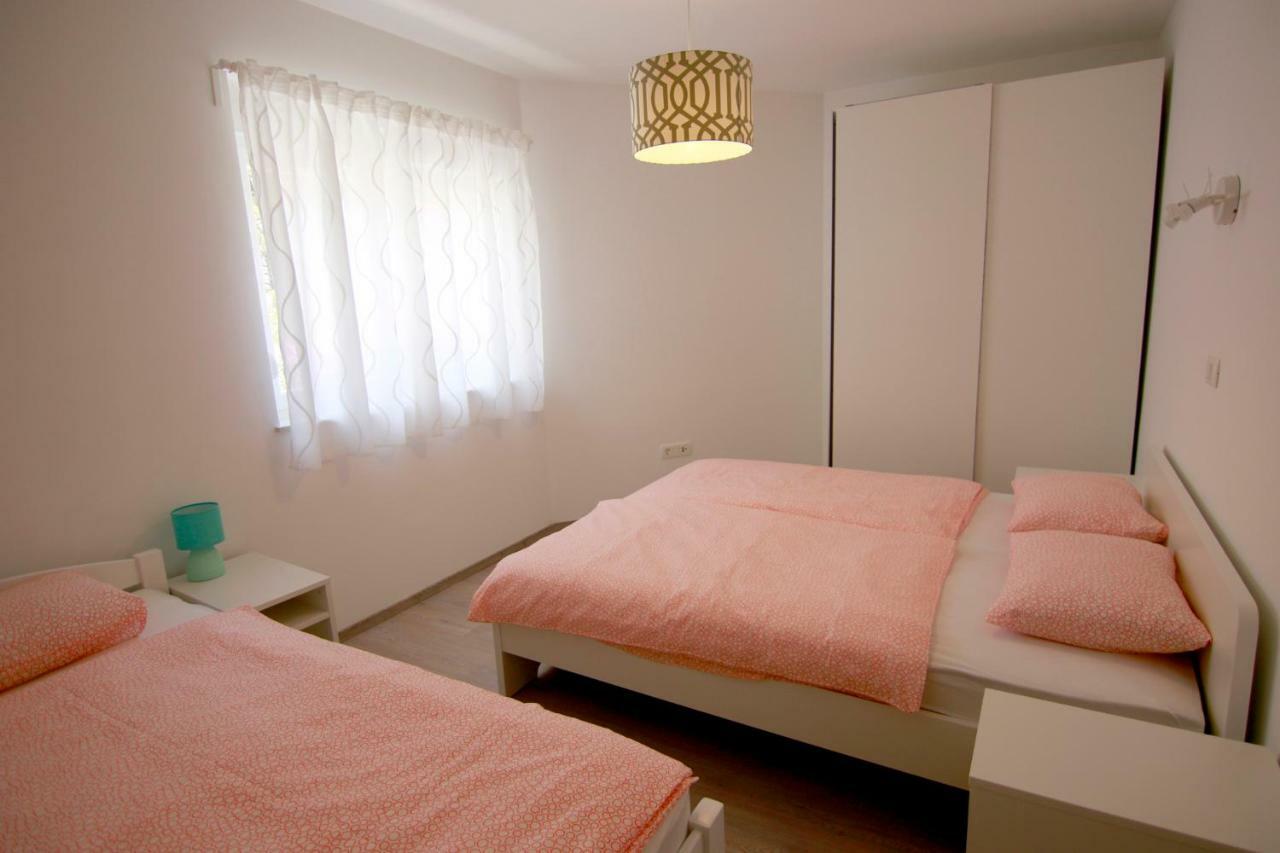 Apartments Luna Novalja Luaran gambar