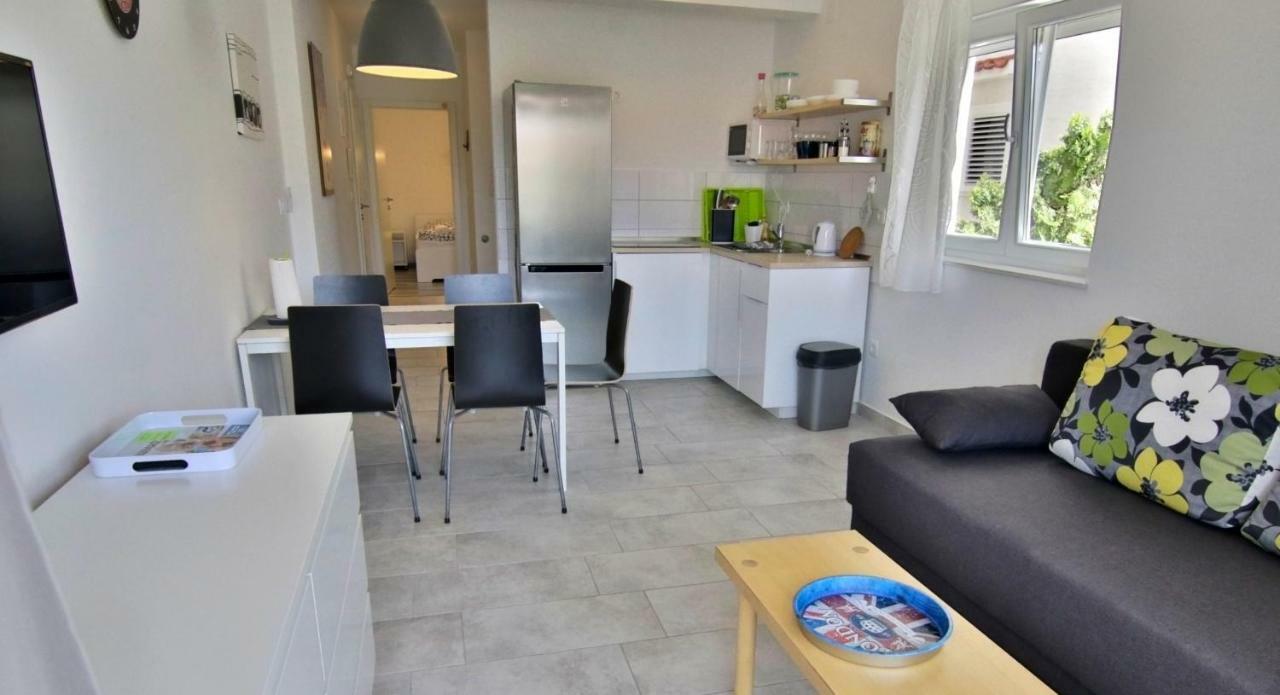 Apartments Luna Novalja Luaran gambar