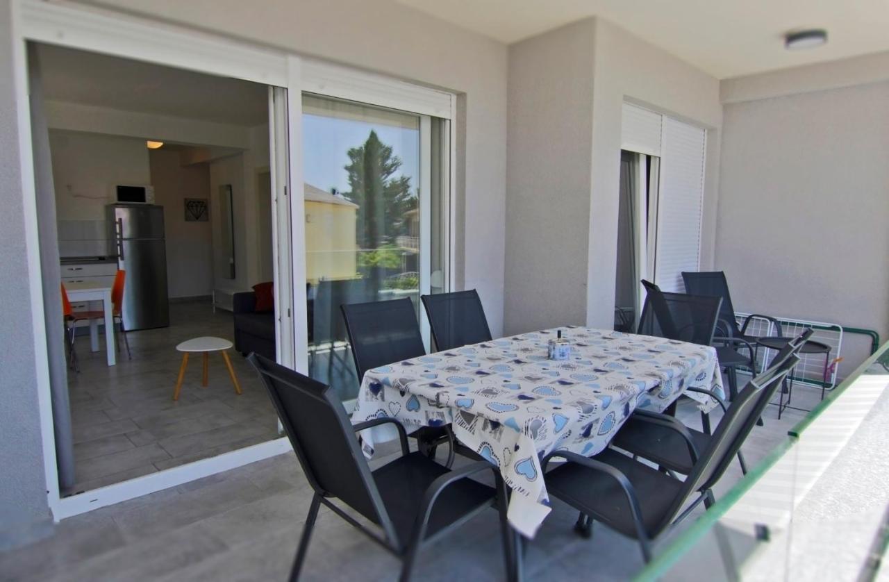 Apartments Luna Novalja Luaran gambar